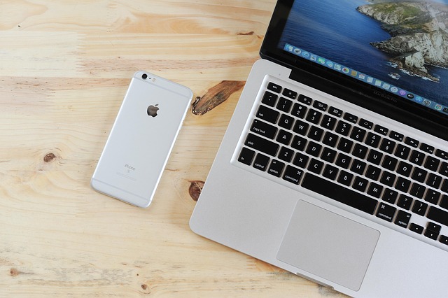 iPhone Duo inicia pré-venda nesta sexta-feira; confira os preços do novo celular dobrável da Apple